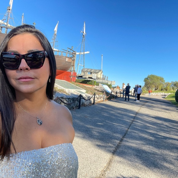 Meet your Posher, Liliana - Picture 1 of 1